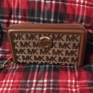 Michael kors JET SET LARGE PHONE WALLET/WRISTLET